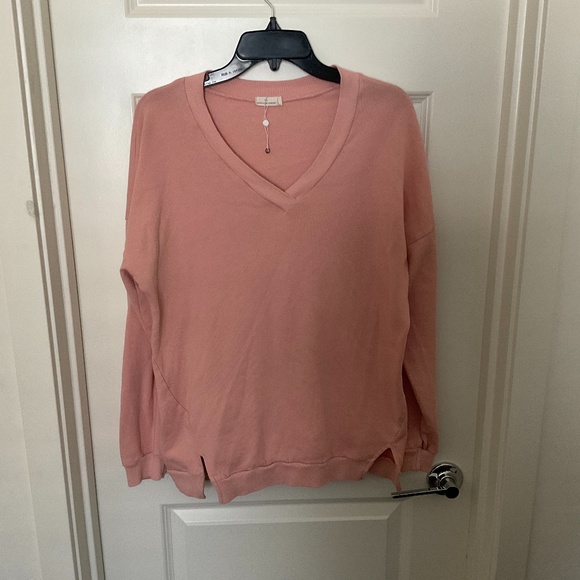 Michelle by Comune Sweaters - Michelle by Comune Pink V Neck Sweater